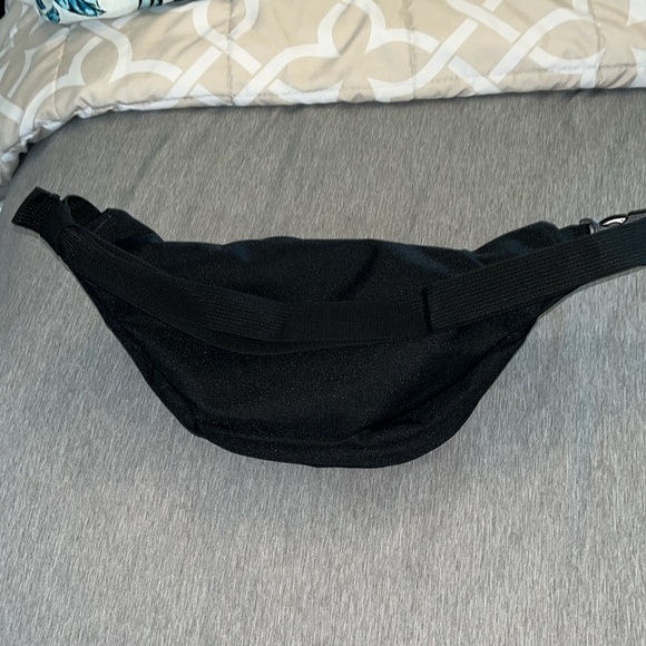 Jansport Black Fanny pack.  Excellent Condition. - Picture 7 of 7